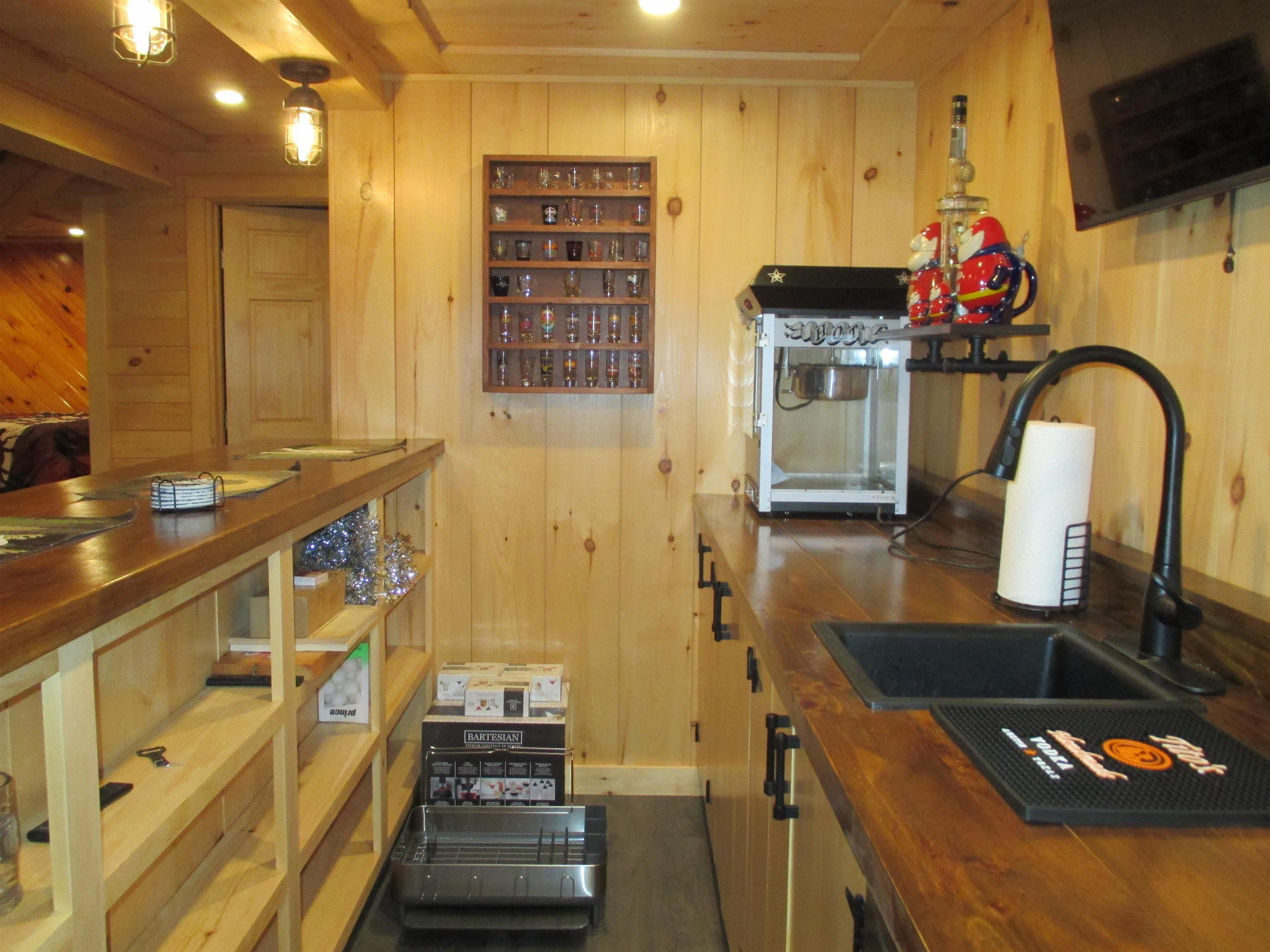 Littleton, New Hampshire, 03561, United States, 5 Bedrooms Bedrooms, ,2 BathroomsBathrooms,Residential,For Sale,1820898