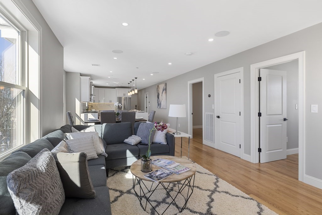 Everett, Massachusetts, 02149, United States, 3 Bedrooms Bedrooms, ,2 BathroomsBathrooms,Residential,For Sale,1921972