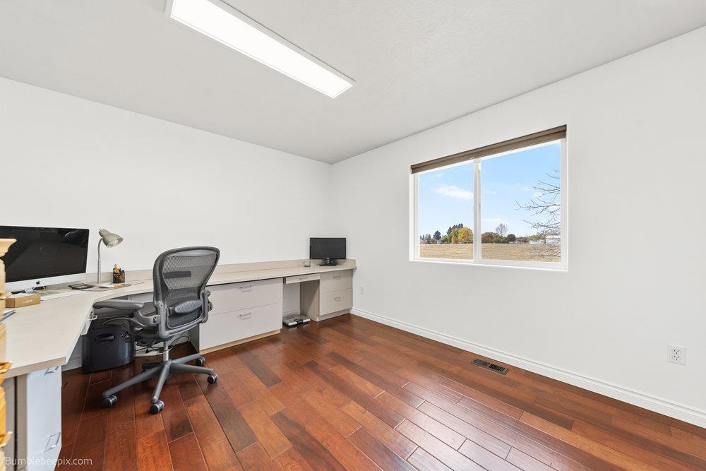 Newman Lake, Washington, 99025, United States, 4 Bedrooms Bedrooms, ,2 BathroomsBathrooms,Residential,For Sale,1987329