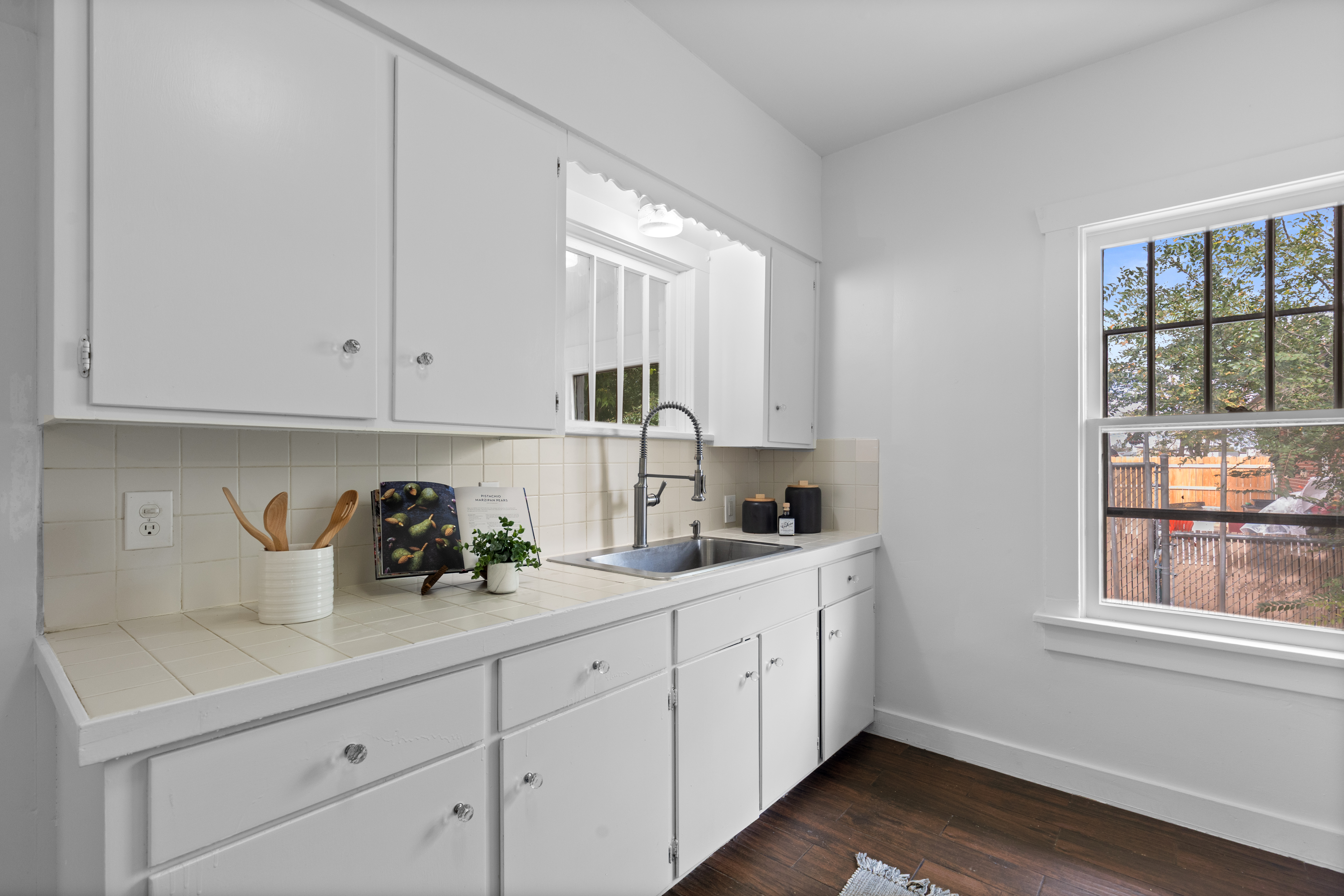  Wheat Ridge Home with Detached Garage and Flexible Upper Suite - 物件實景
