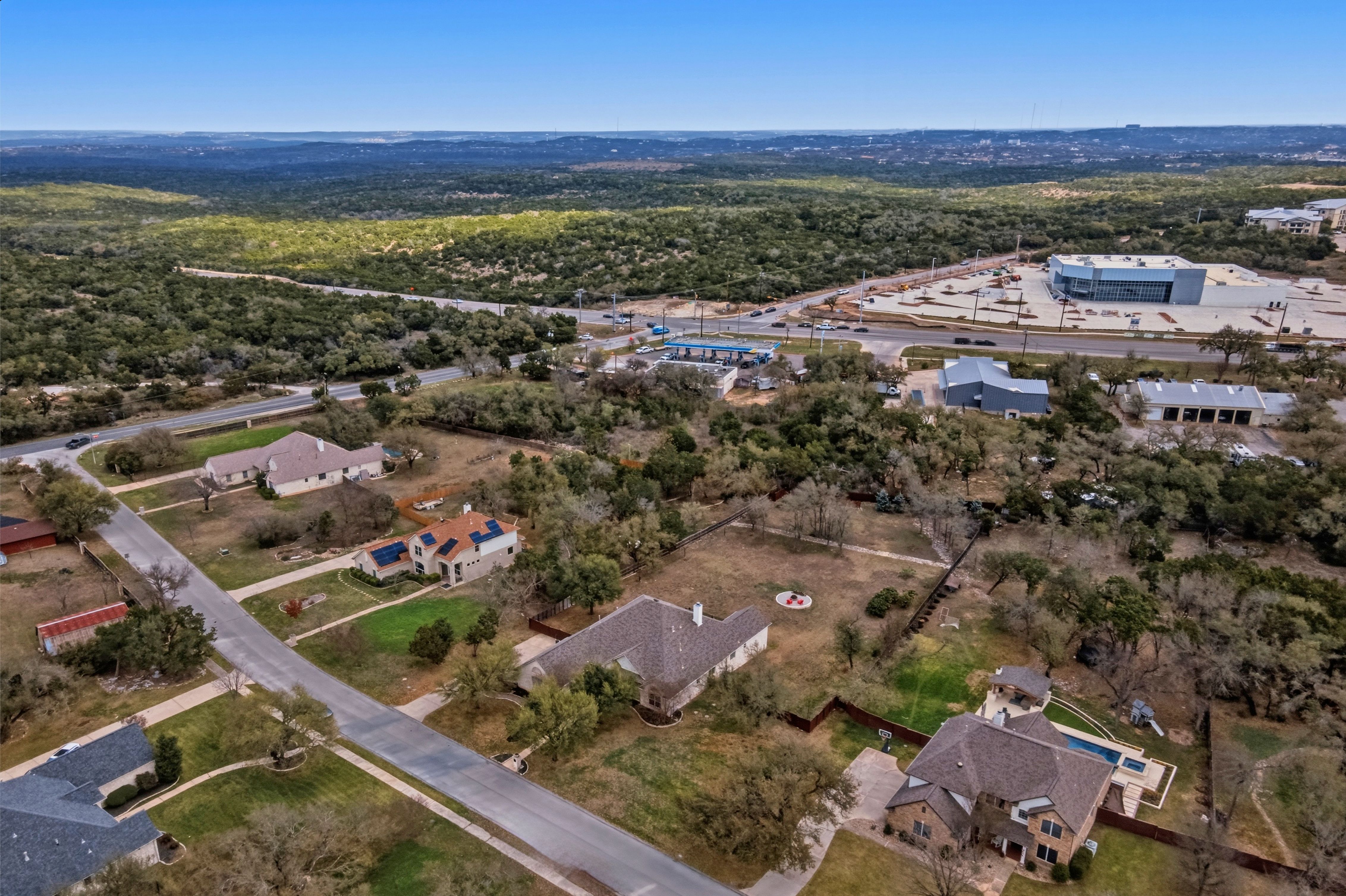  Single-Story Retreat on One Acre with Close Proximity to Private Schools - 物件實景