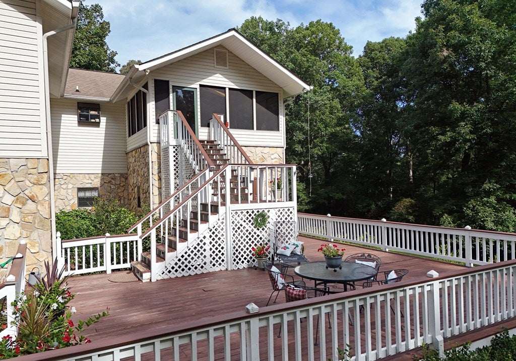 Ellijay, Georgia, 30536, United States, 4 Bedrooms Bedrooms, ,3 BathroomsBathrooms,Residential,For Sale,1940340