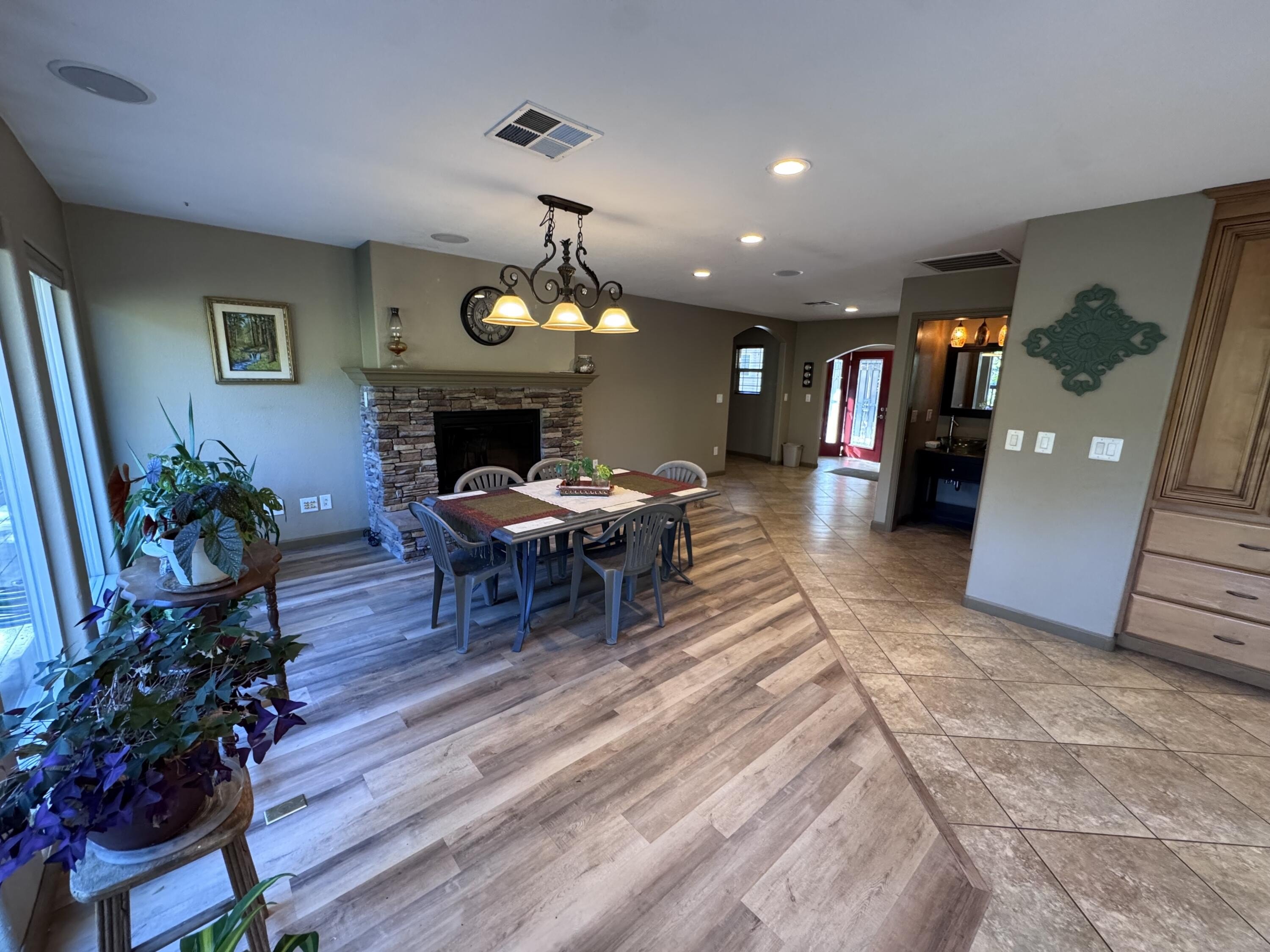 Rogue River, Oregon, 97537, United States, 3 Bedrooms Bedrooms, ,4 BathroomsBathrooms,Residential,For Sale,1982617