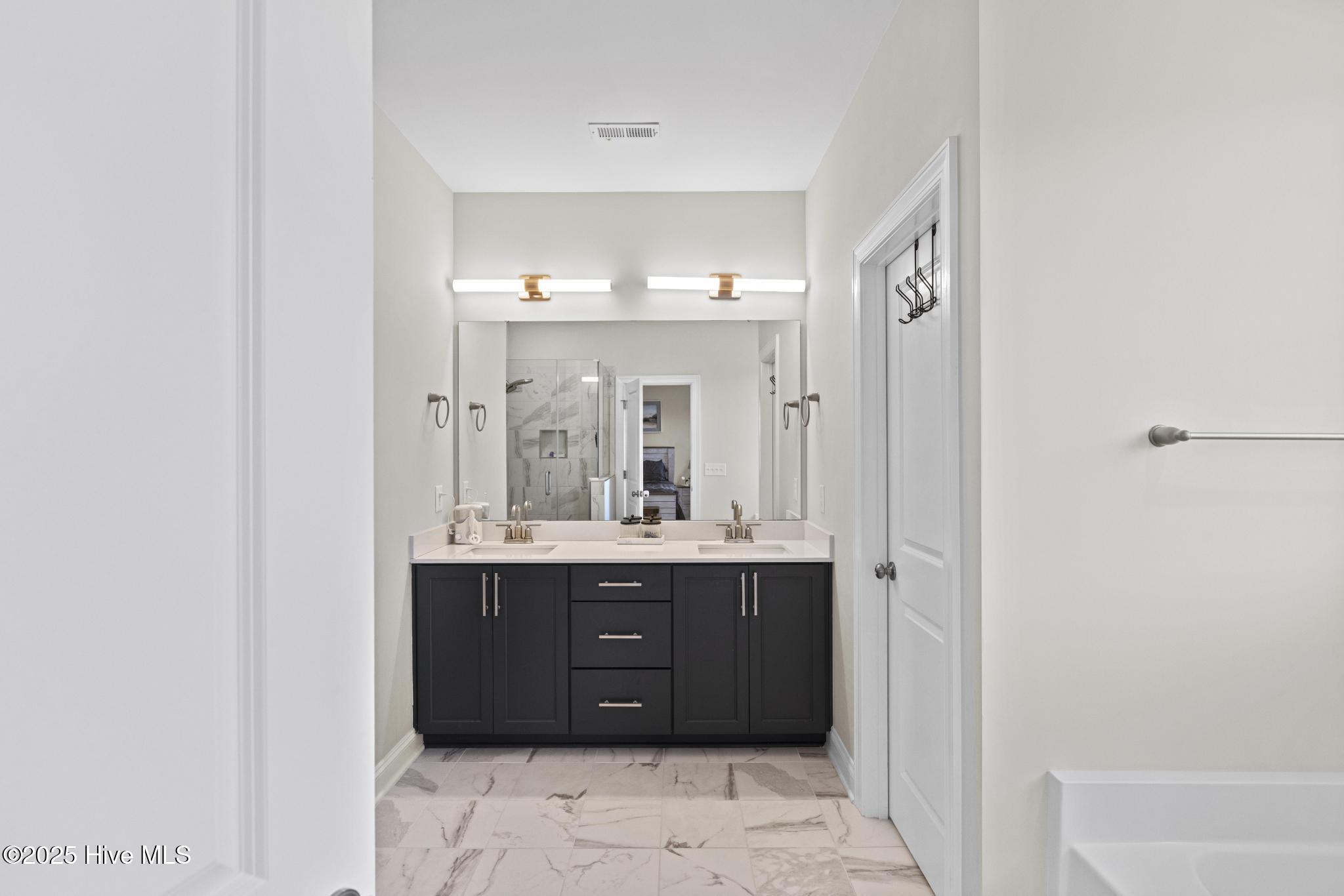 Peletier, North Carolina, 28584, United States, 4 Bedrooms Bedrooms, ,3 BathroomsBathrooms,Residential,For Sale,1976266