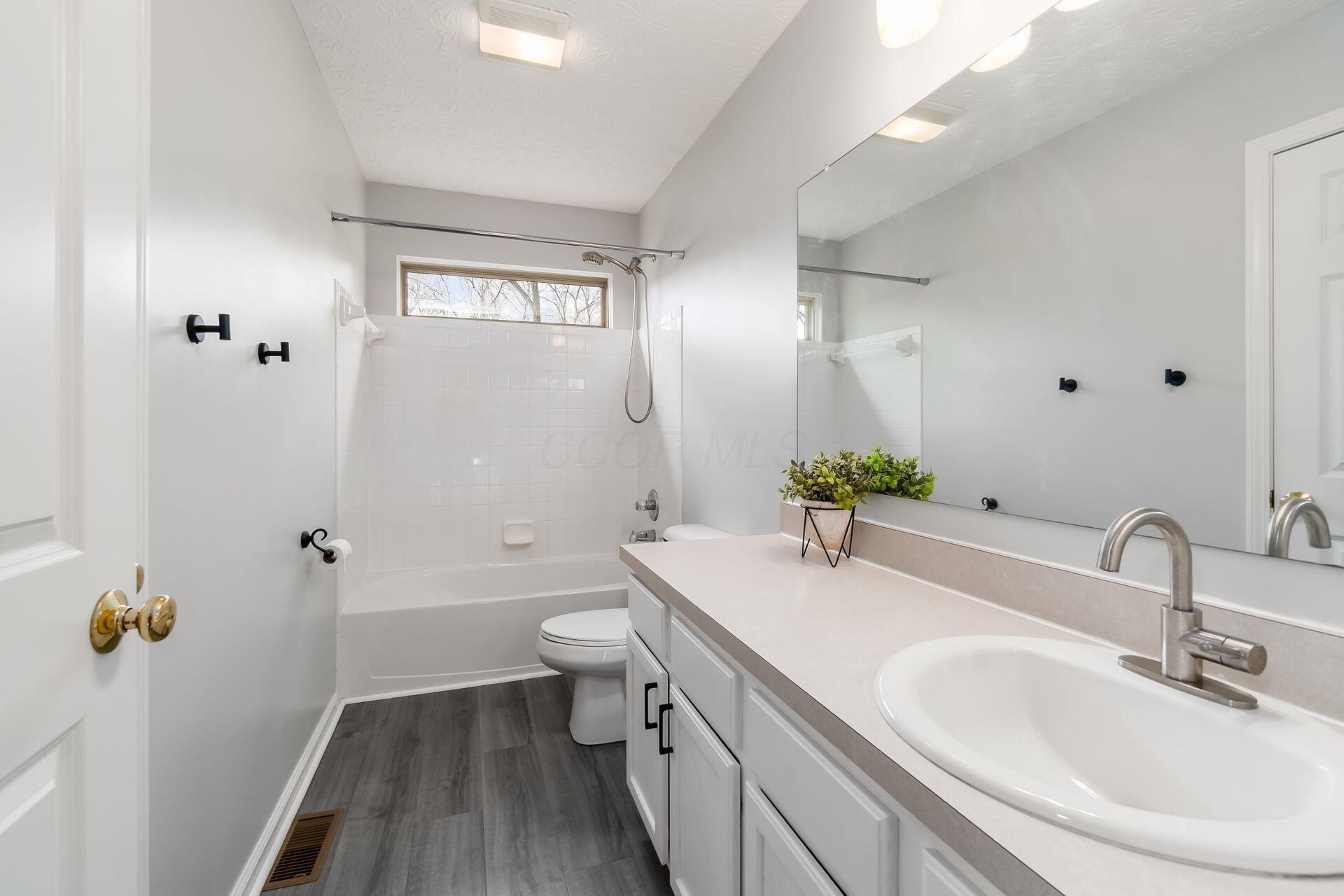 Powell, Ohio, 43065, United States, 4 Bedrooms Bedrooms, ,4 BathroomsBathrooms,Residential,For Sale,2003510