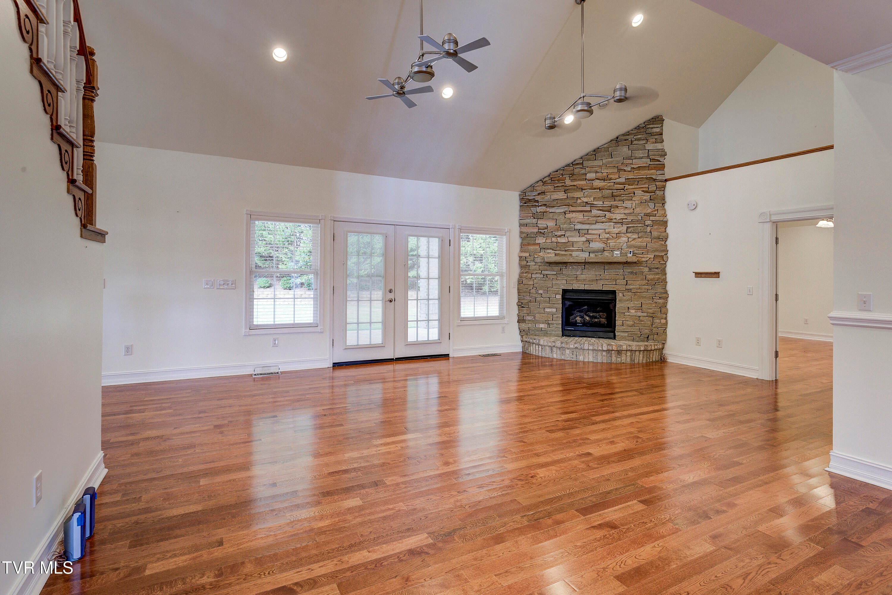 Bristol, Tennessee, 37620, United States, 4 Bedrooms Bedrooms, ,4 BathroomsBathrooms,Residential,For Sale,2001712