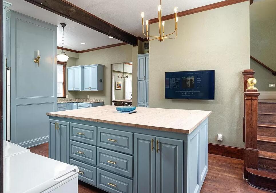 La Crosse, Wisconsin, 54601, United States, 6 Bedrooms Bedrooms, ,5 BathroomsBathrooms,Residential,For Sale,2018389