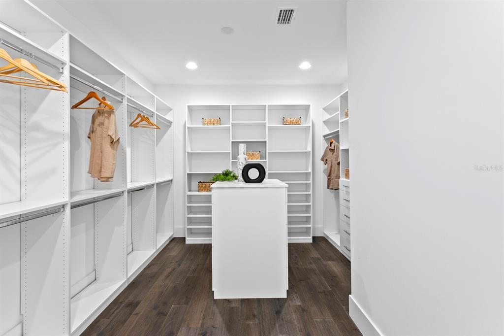 Tampa, Florida, 33606, United States, 5 Bedrooms Bedrooms, ,7 BathroomsBathrooms,Residential,For Sale,1779017