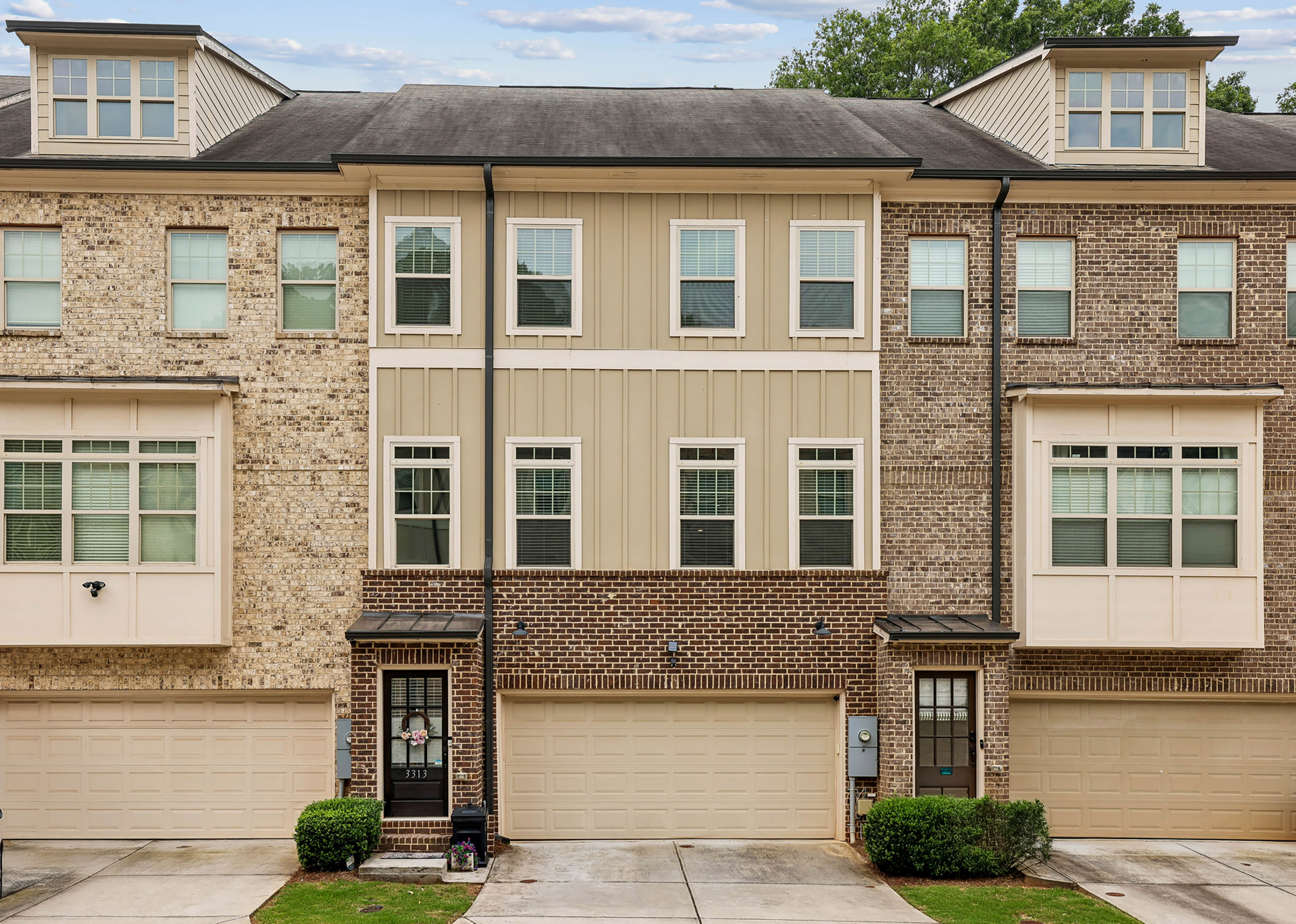 Modern Elegance in Beautifully Designed Townhome - 物件實景