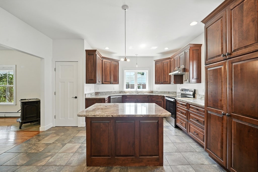 Shelburne, Massachusetts, 01370, United States, 5 Bedrooms Bedrooms, ,3 BathroomsBathrooms,Residential,For Sale,1919990