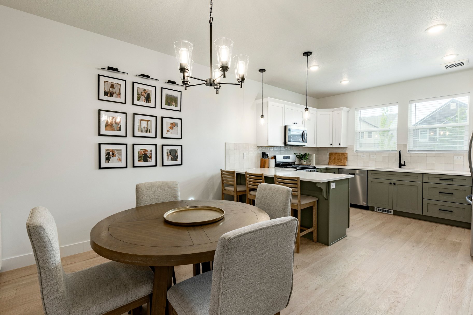  Beautifully Upgraded Townhome - 物件實景