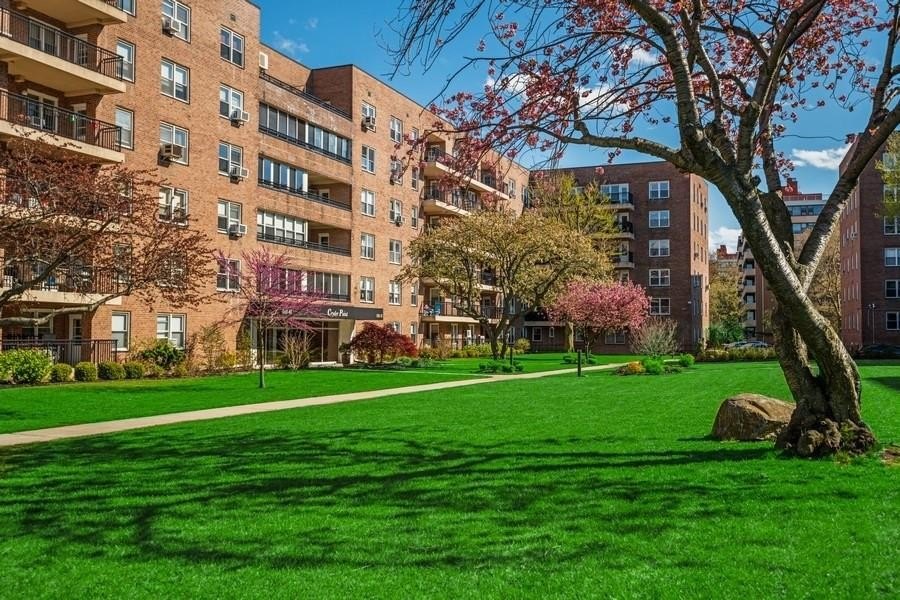 Beechhurst, New York, 11357, United States, 3 Bedrooms Bedrooms, ,2 BathroomsBathrooms,Residential,For Sale,1865157