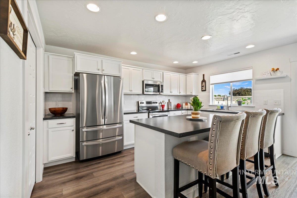 Meridian, Idaho, 83646, United States, 4 Bedrooms Bedrooms, ,3 BathroomsBathrooms,Residential,For Sale,1906214