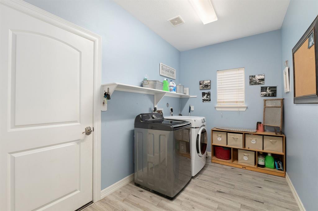 Sealy, Texas, 77474, United States, 3 Bedrooms Bedrooms, ,2 BathroomsBathrooms,Residential,For Sale,1846836