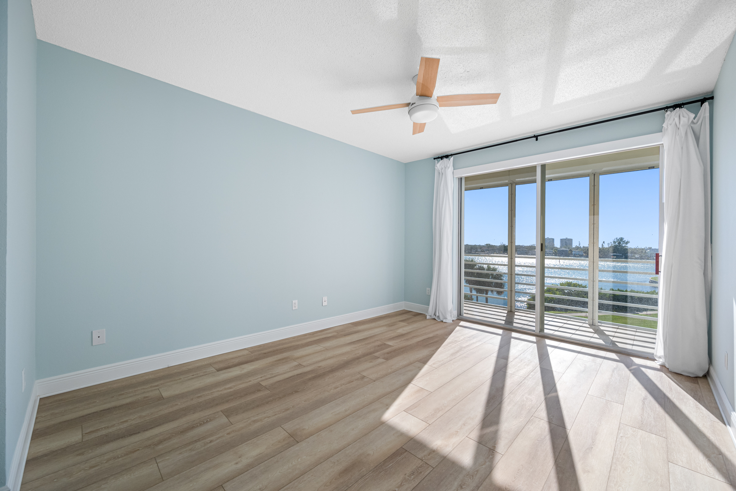 South Pasadena, Florida, 33707, United States, 2 Bedrooms Bedrooms, ,2 BathroomsBathrooms,Residential,For Sale,1987070