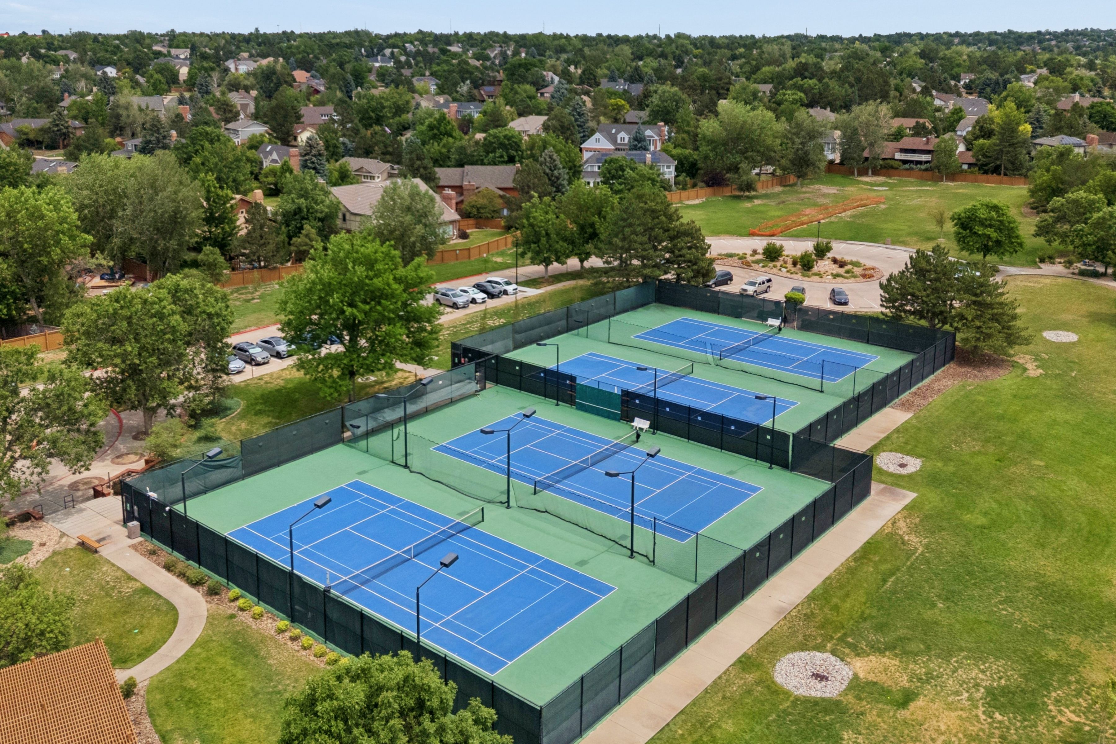  Nestled on a cul-de-sac in the sought-after Piney Creek neighborhood, - 物件實景