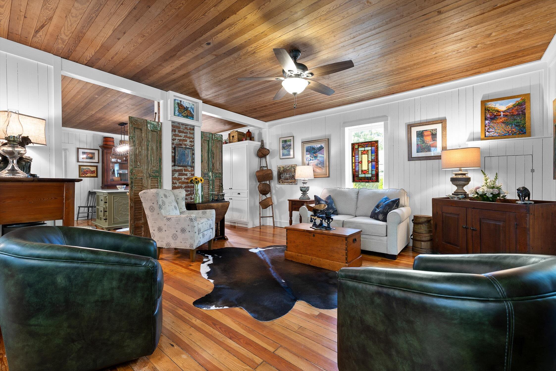 Mentone, Alabama, 35984, United States, 3 Bedrooms Bedrooms, ,2 BathroomsBathrooms,Residential,For Sale,1973723