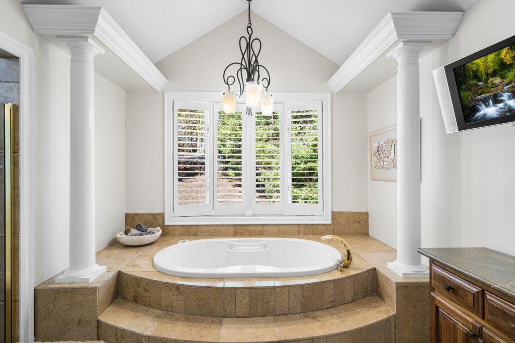 Hiawassee, Georgia, 30546, United States, 3 Bedrooms Bedrooms, ,4 BathroomsBathrooms,Residential,For Sale,1978454