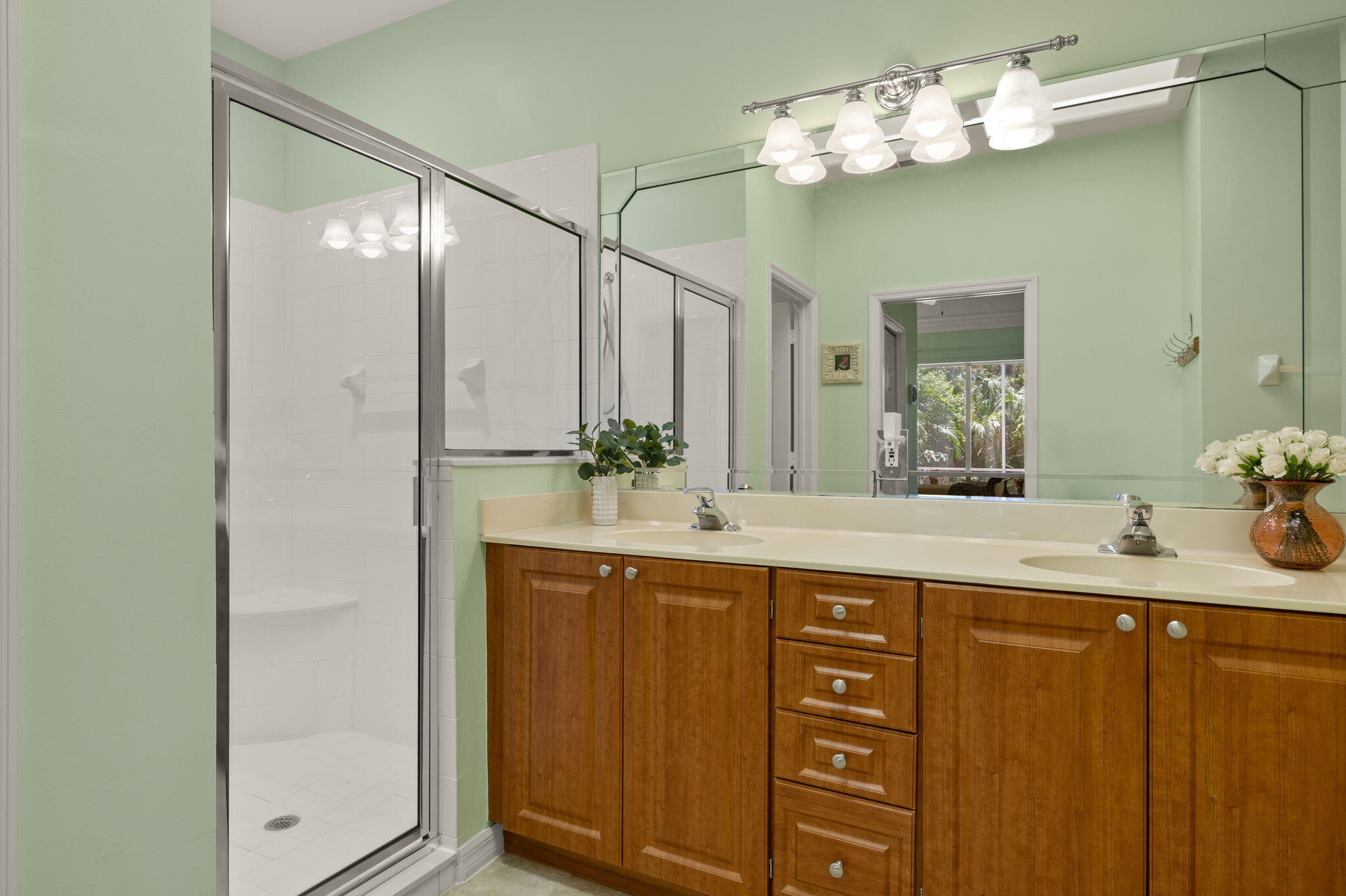 Naples, Florida, 34104, United States, 2 Bedrooms Bedrooms, ,2 BathroomsBathrooms,Residential,For Sale,1990967