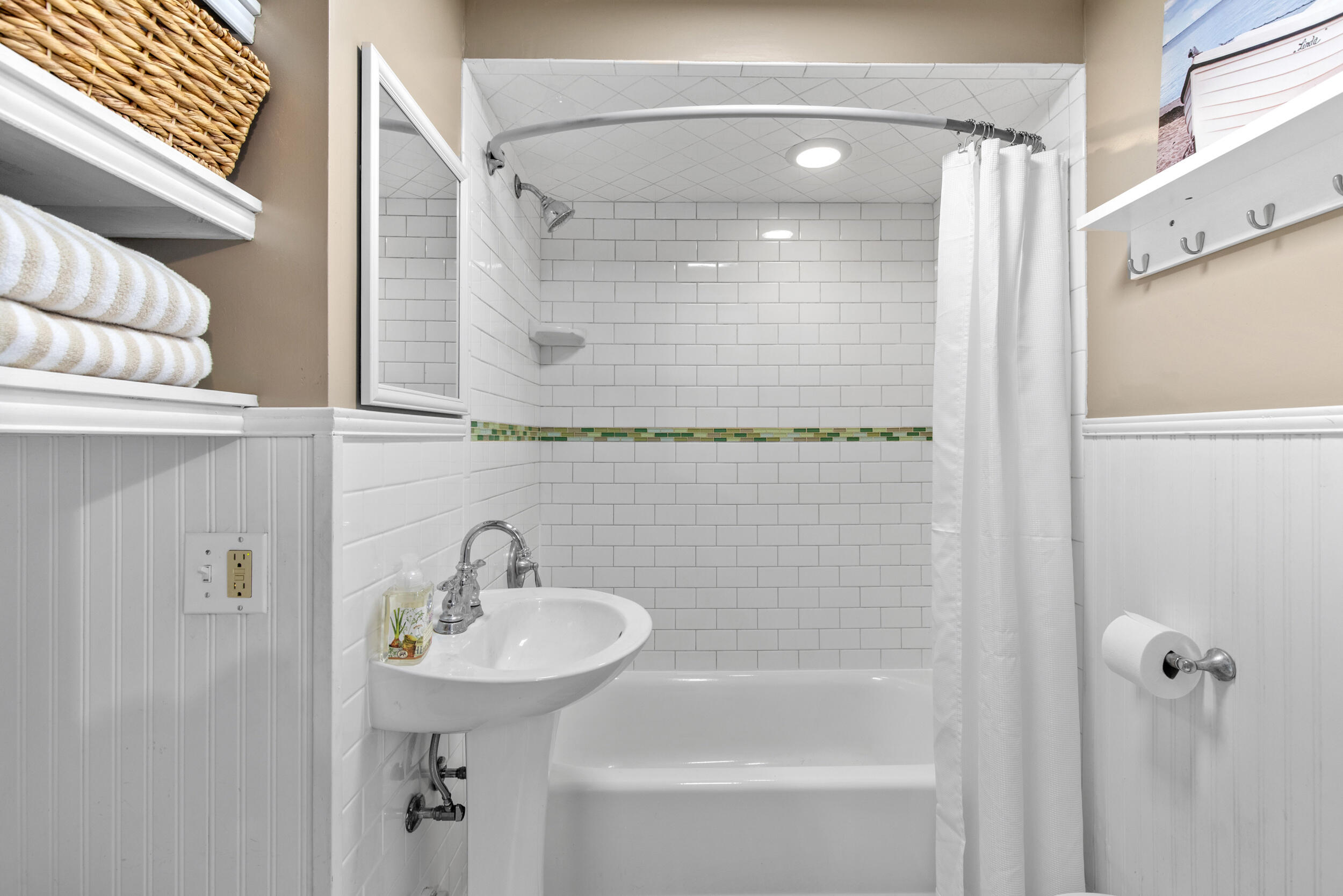 Biddeford, Maine, 04005, United States, 3 Bedrooms Bedrooms, ,2 BathroomsBathrooms,Residential,For Sale,1925813