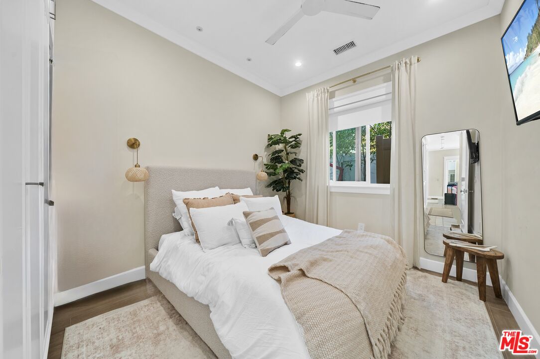 Valley Village, California, 91607, United States, 7 Bedrooms Bedrooms, ,8 BathroomsBathrooms,Residential,For Sale,1997303