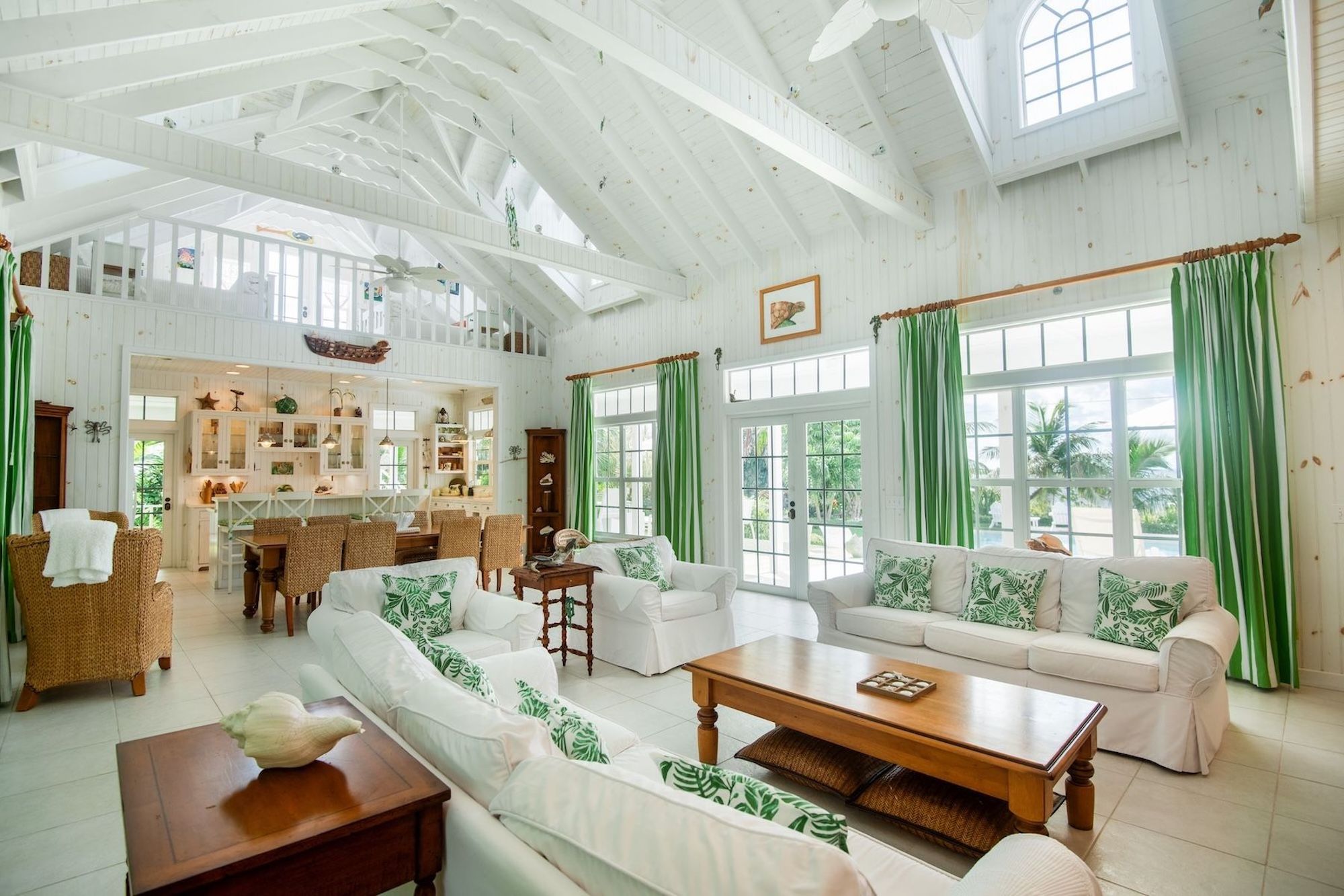  Luxury Waterfront Home with Pool - 物件實景