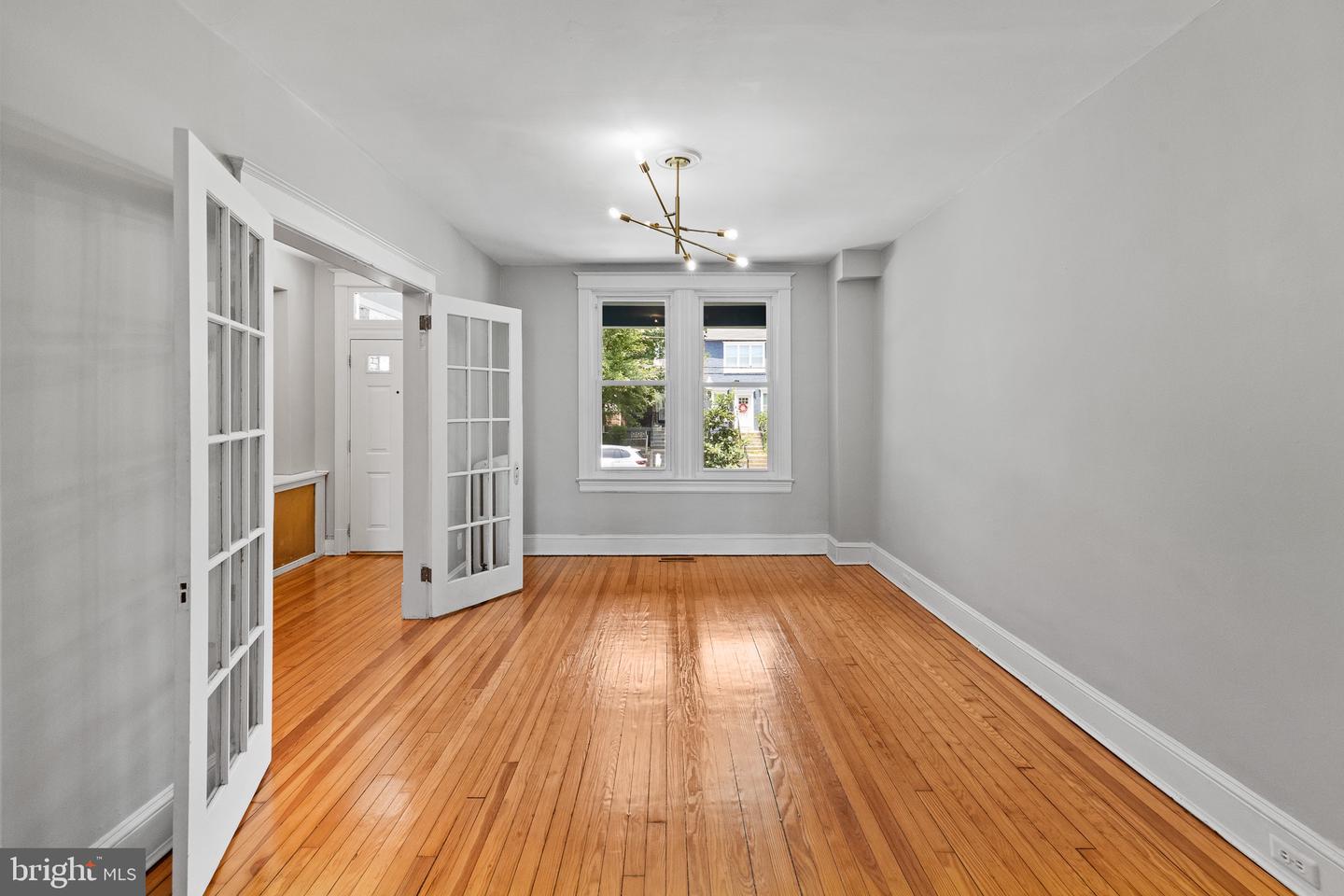 Washington, District of Columbia, 20002, United States, 3 Bedrooms Bedrooms, ,2 BathroomsBathrooms,Residential,For Sale,1964889