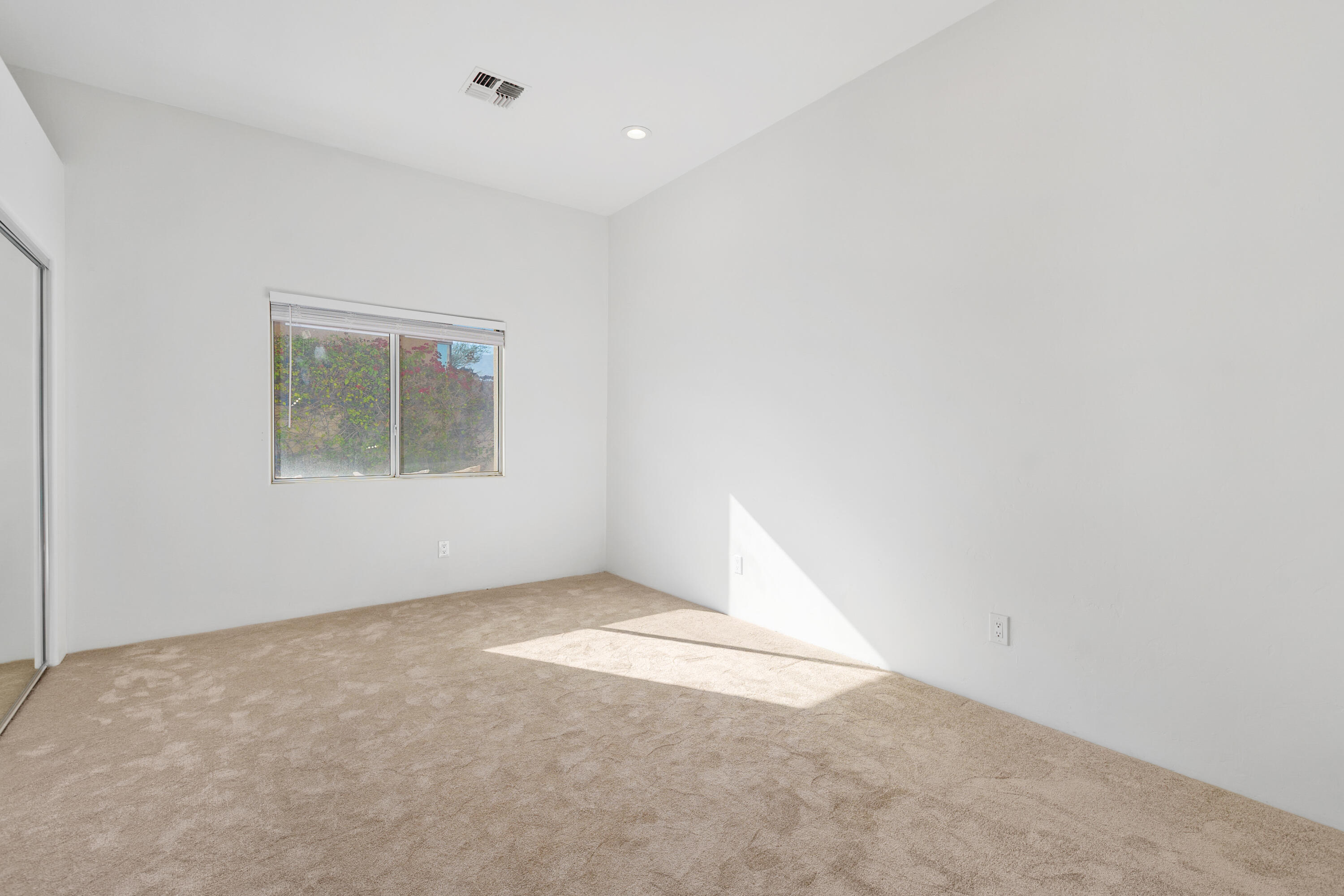 La Quinta, California, 92253, United States, 4 Bedrooms Bedrooms, ,1 BathroomBathrooms,Residential,For Sale,1999091