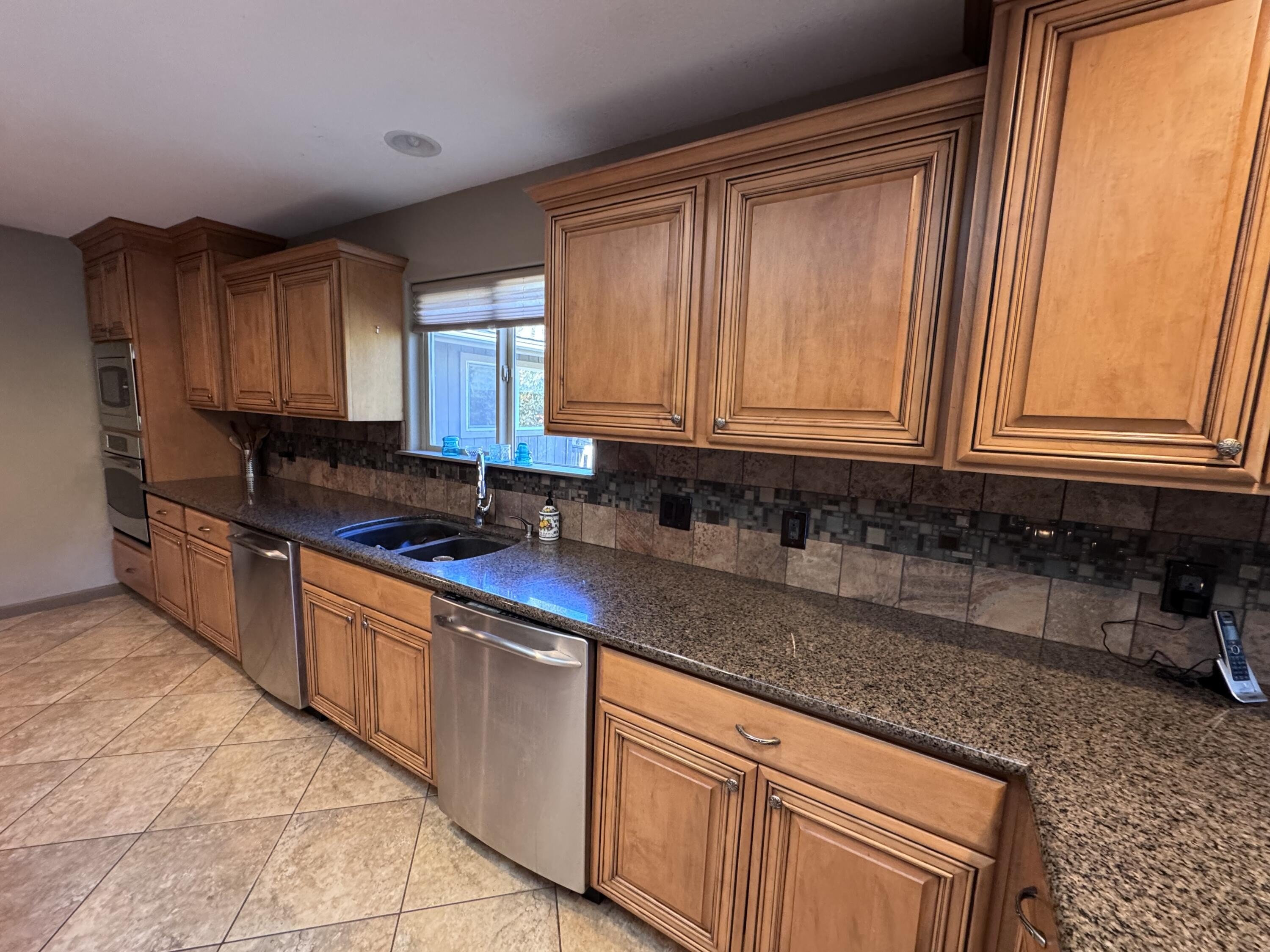 Rogue River, Oregon, 97537, United States, 3 Bedrooms Bedrooms, ,4 BathroomsBathrooms,Residential,For Sale,1982617