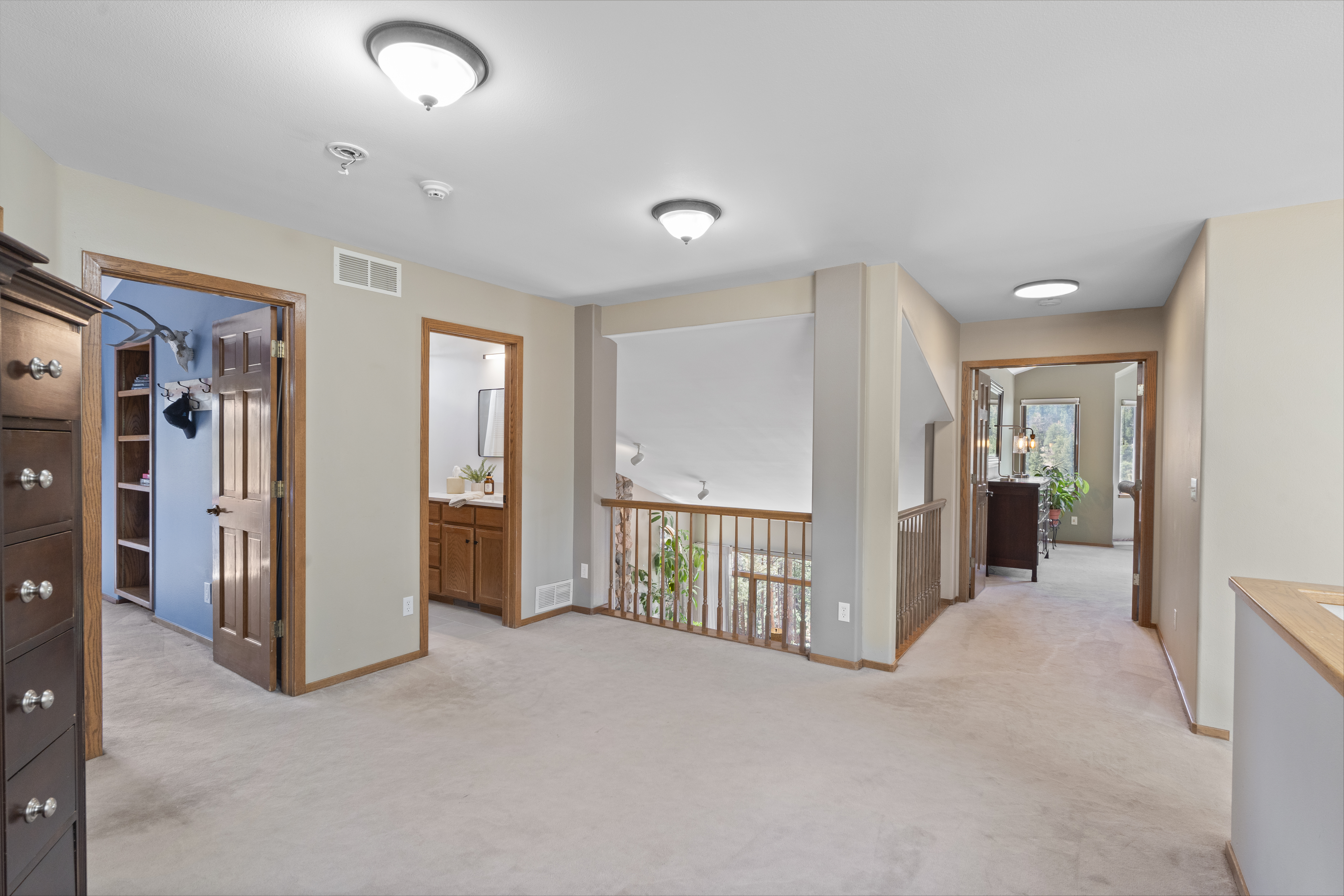  Set on 10+ private acres in the sought-after Ruby Ranch enclave - 物件實景