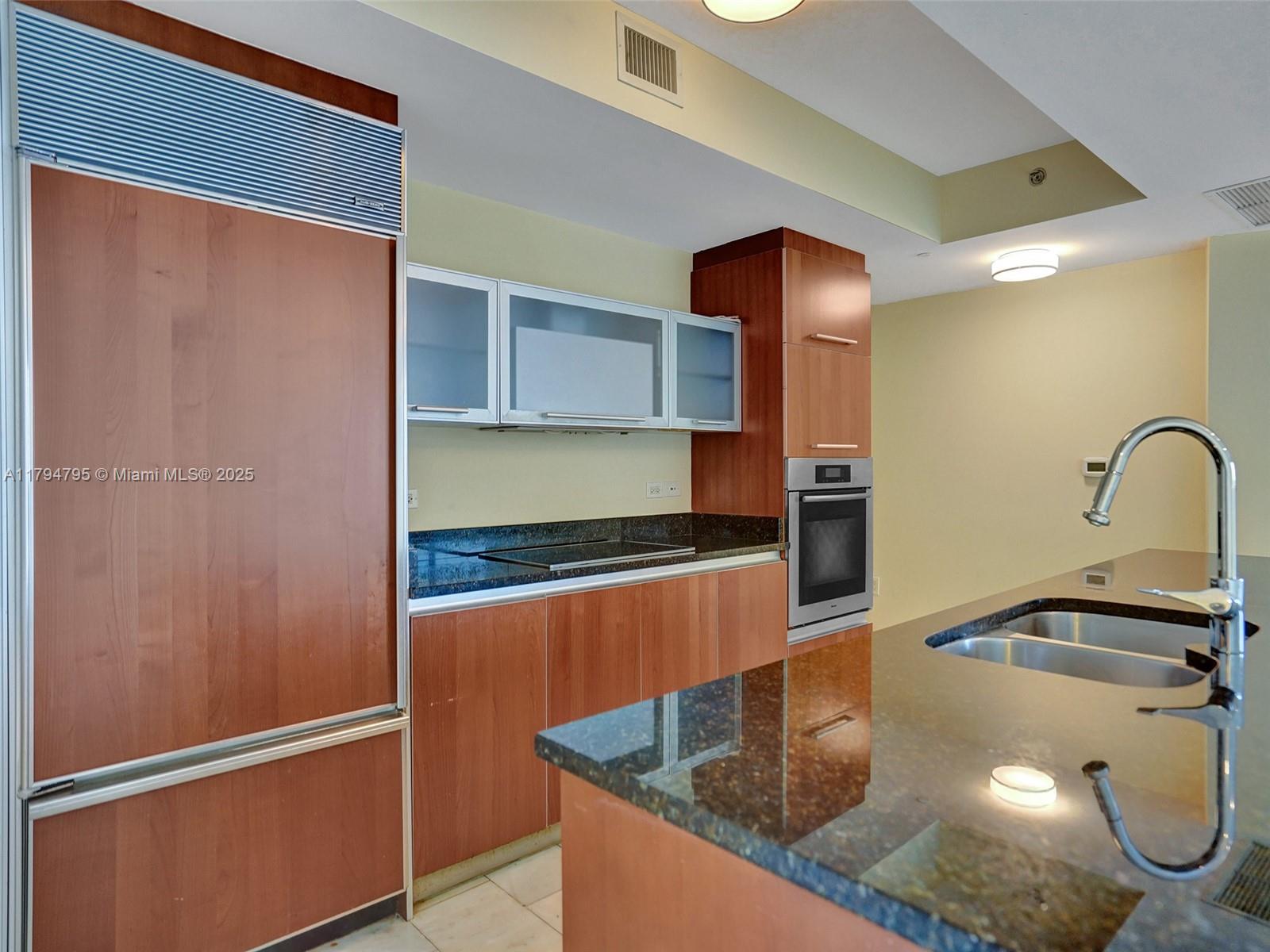 Sunny Isles Beach, Florida, 33160, United States, 2 Bedrooms Bedrooms, ,3 BathroomsBathrooms,Residential,For Sale,1794345
