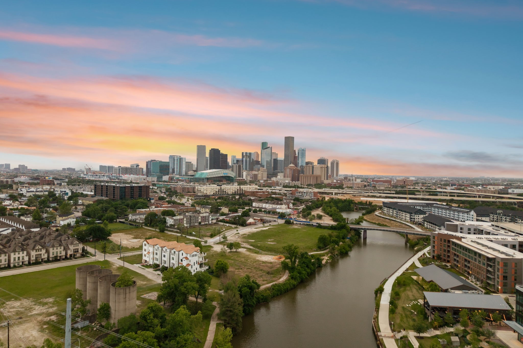  611 N Live Oak Street - 物件實景