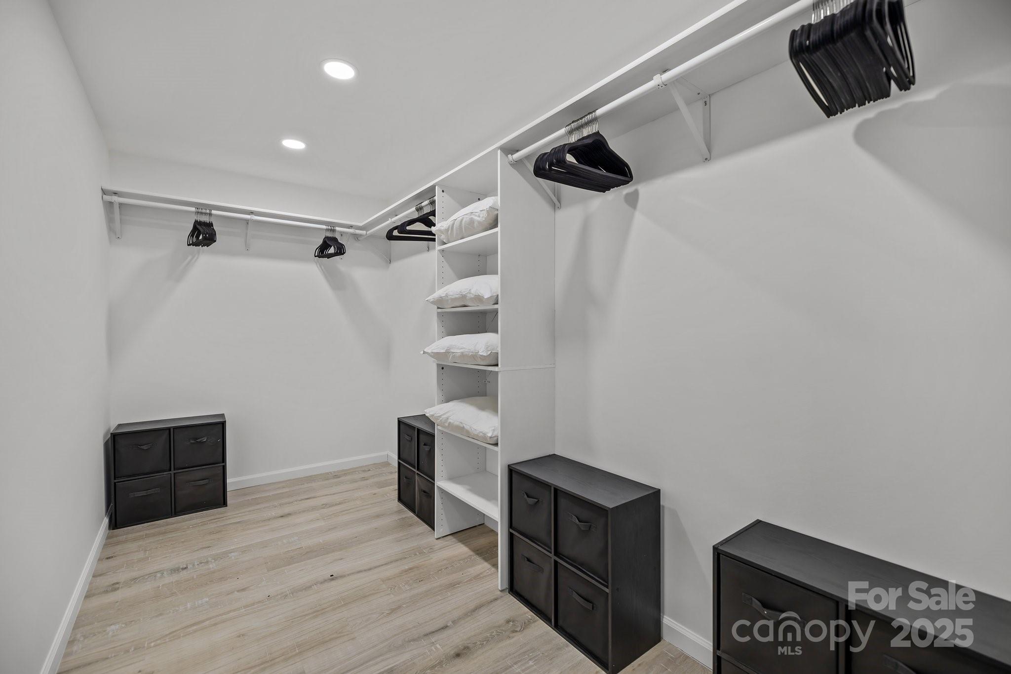 Matthews, North Carolina, 28105, United States, 5 Bedrooms Bedrooms, ,4 BathroomsBathrooms,Residential,For Sale,2003346