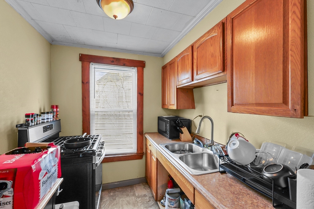 Fall River, Massachusetts, 02721, United States, 9 Bedrooms Bedrooms, ,3 BathroomsBathrooms,Residential,For Sale,1887933