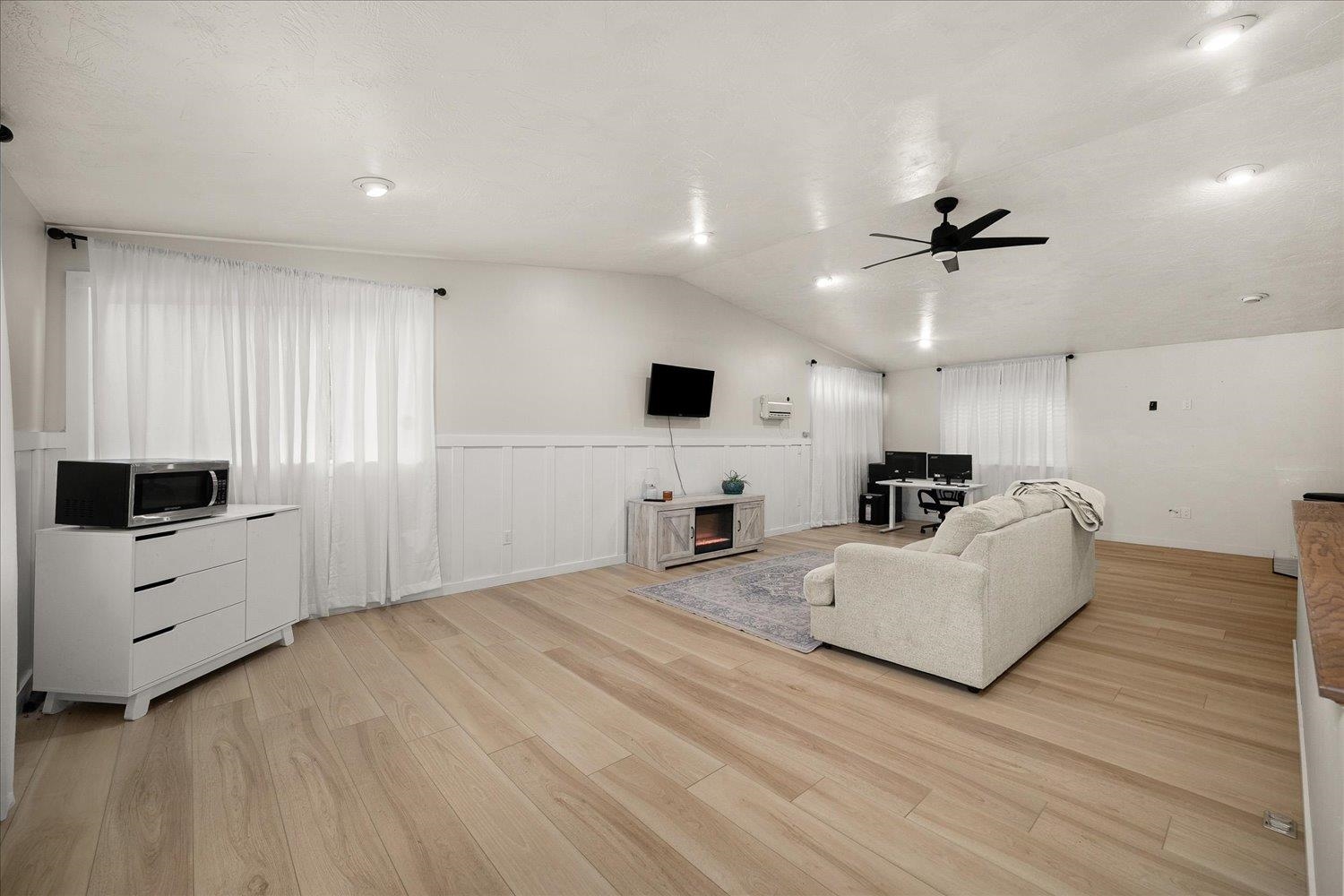 Colbert, Washington, 99005, United States, 5 Bedrooms Bedrooms, ,3 BathroomsBathrooms,Residential,For Sale,1998044