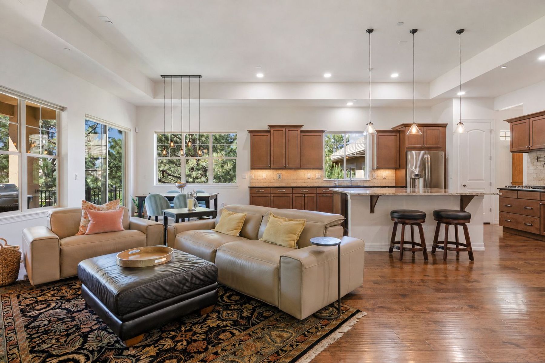  Beautifully Maintained 4 Bed  3 Bath Residence in Castle Pines Village - 物件實景