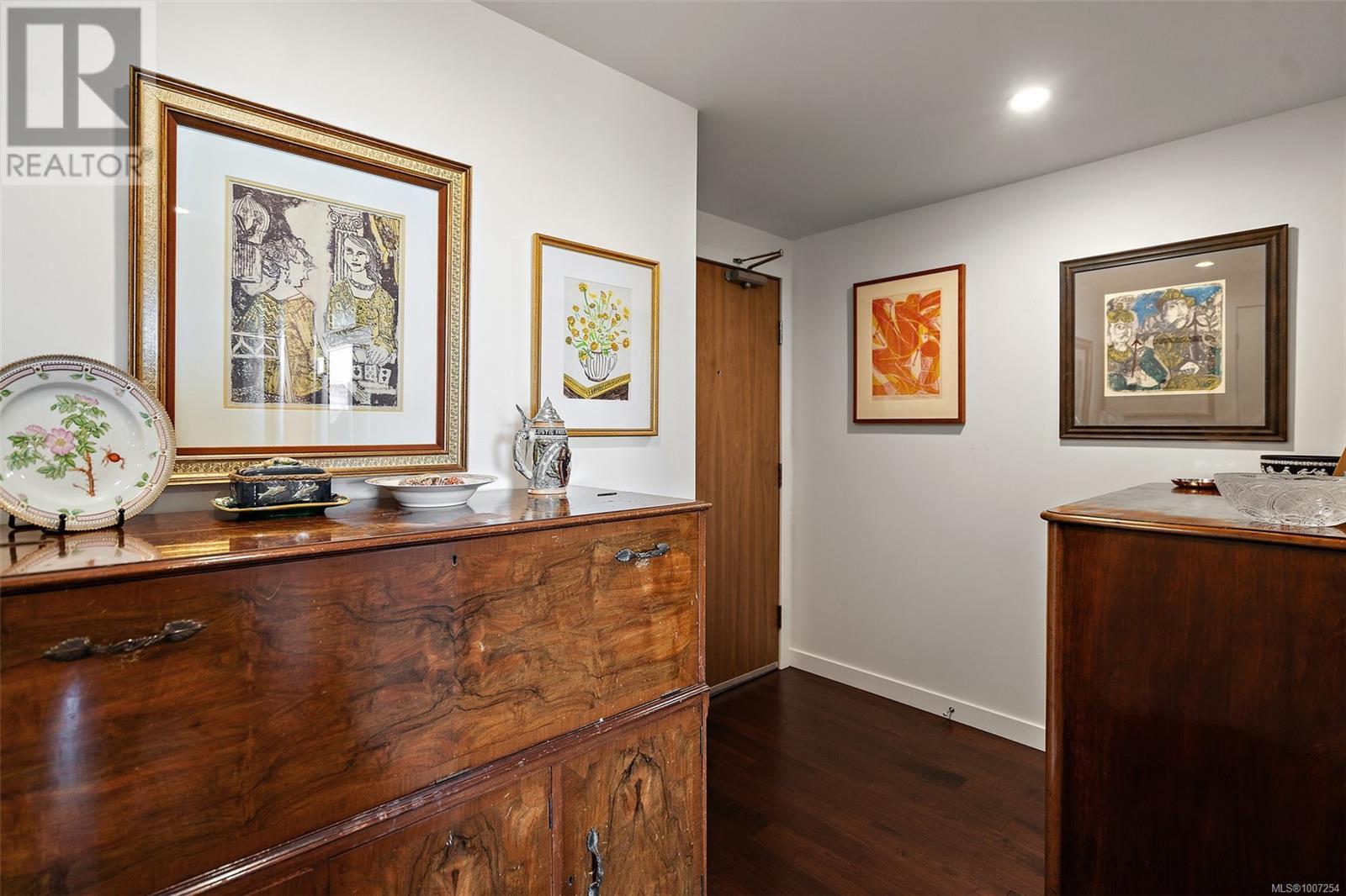 VICTORIA, British Columbia, V8W 1C7, CA, 1 Bedroom Bedrooms, ,1 BathroomBathrooms,Residential,For Sale,1895937
