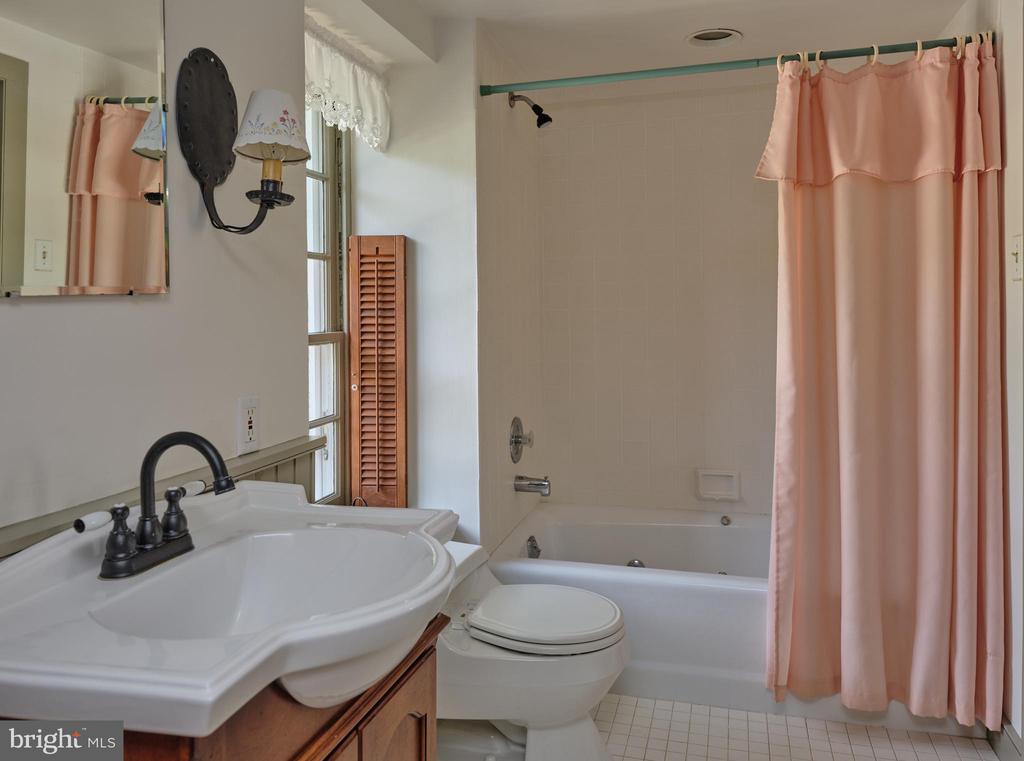 Newtown, Pennsylvania, 18940, United States, 4 Bedrooms Bedrooms, ,4 BathroomsBathrooms,Residential,For Sale,1995554