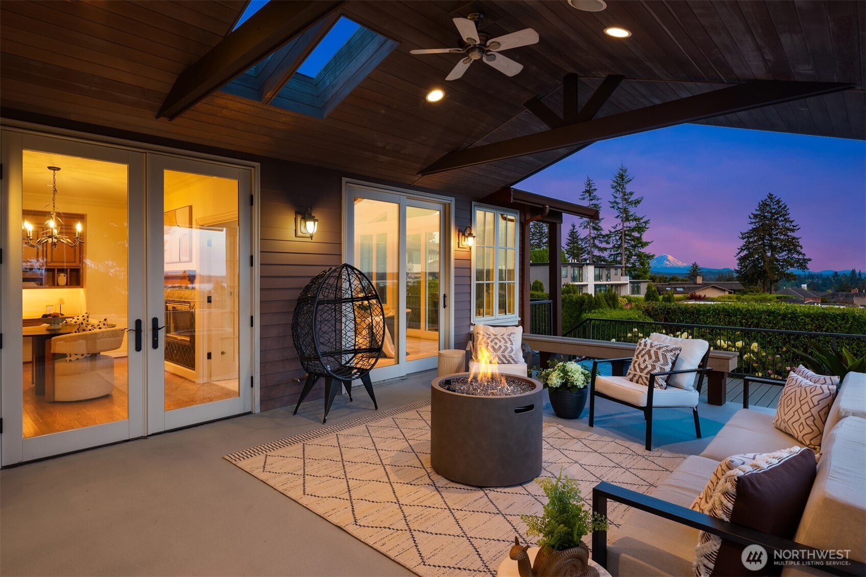 Clyde Hill, Washington, 98004, United States, 4 Bedrooms Bedrooms, ,4 BathroomsBathrooms,Residential,For Sale,1805060