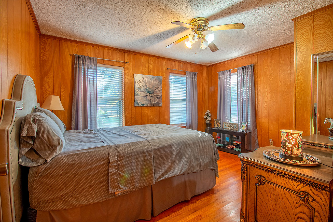 GRAND SALINE, Texas, 75140, United States, 3 Bedrooms Bedrooms, ,2 BathroomsBathrooms,Residential,For Sale,1960368