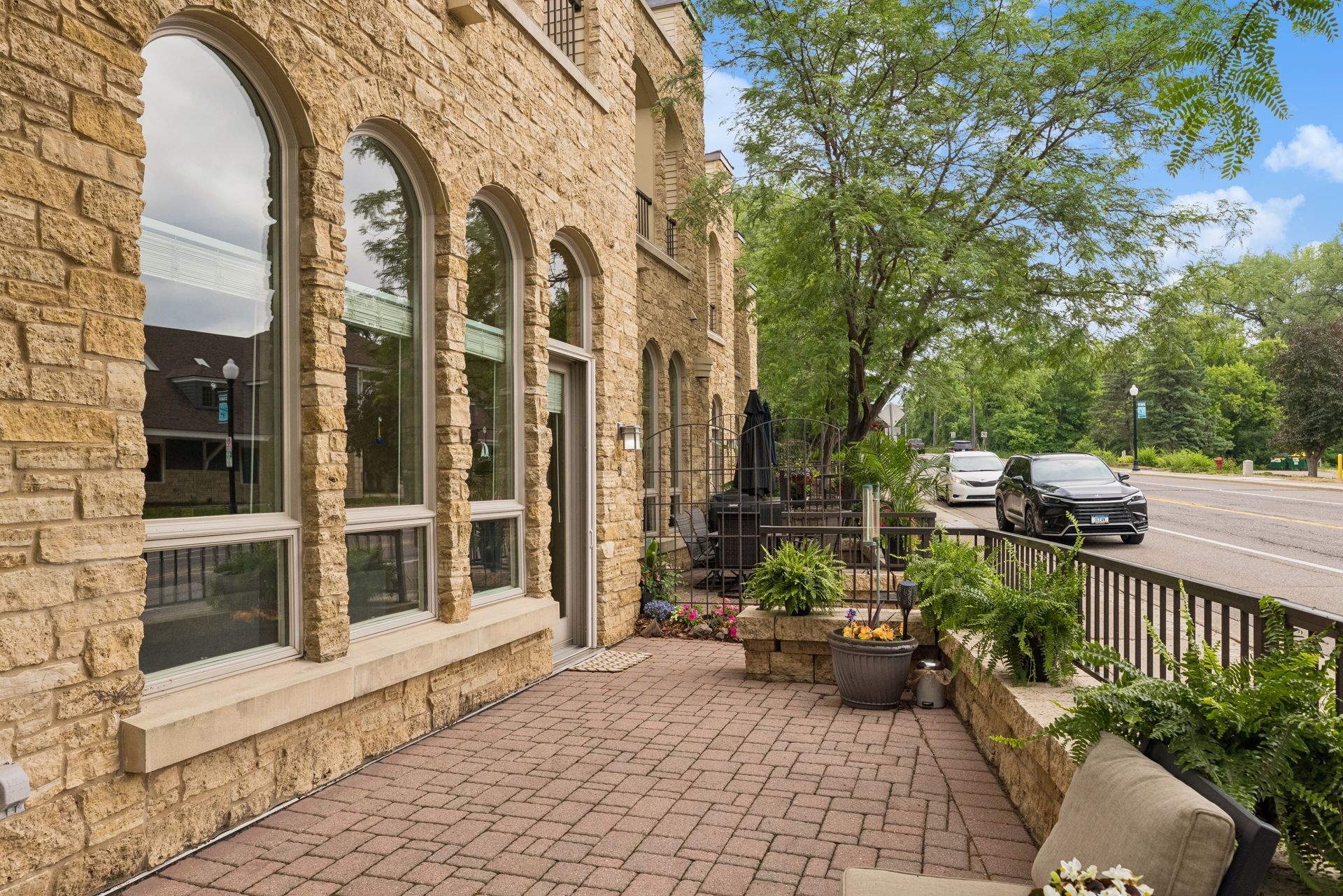  Timeless Brownstone Living in the Heart of Stillwater - 物件實景
