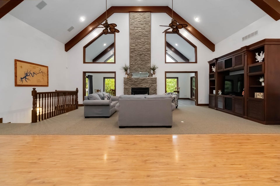 Burnside, Kentucky, 42519, United States, 5 Bedrooms Bedrooms, ,4 BathroomsBathrooms,Residential,For Sale,1978974