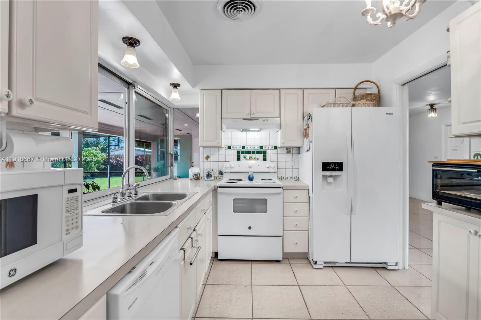 Miami, Florida, 33157, United States, 3 Bedrooms Bedrooms, ,2 BathroomsBathrooms,Residential,For Sale,1997339