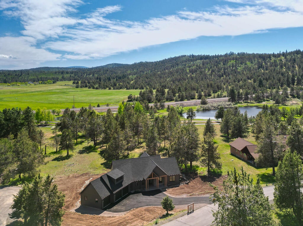 Klamath Falls, Oregon, 97601, United States, 3 Bedrooms Bedrooms, ,3 BathroomsBathrooms,Residential,For Sale,1991237