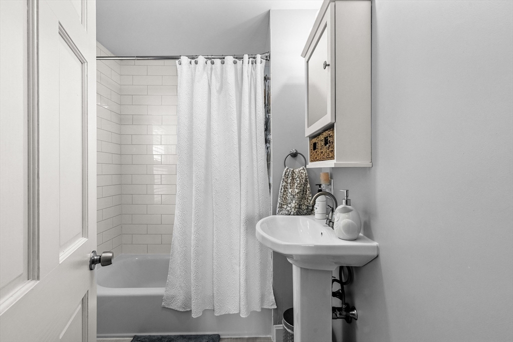 Swampscott, Massachusetts, 01907, United States, 3 Bedrooms Bedrooms, ,2 BathroomsBathrooms,Residential,For Sale,1979300