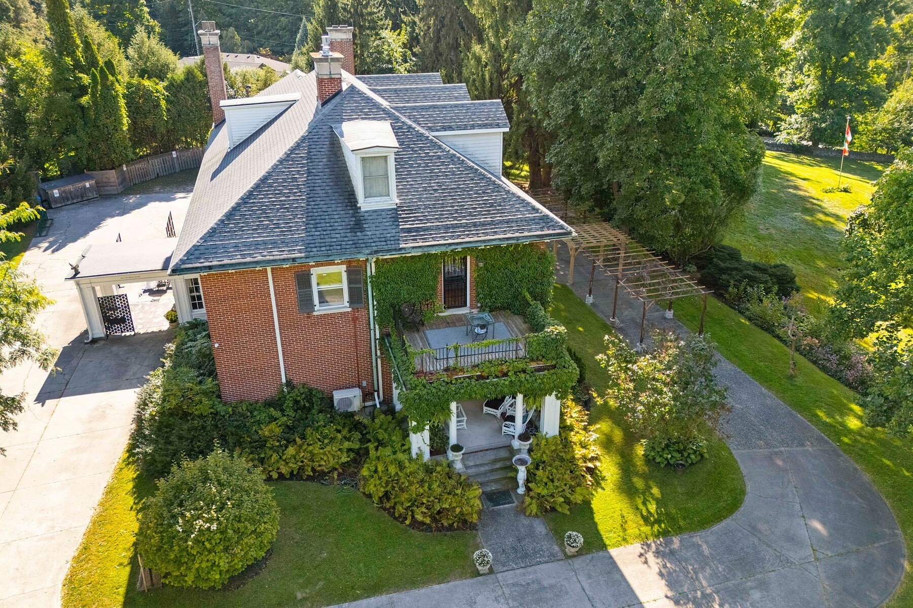  Neo-Classical Revival Home - 物件實景