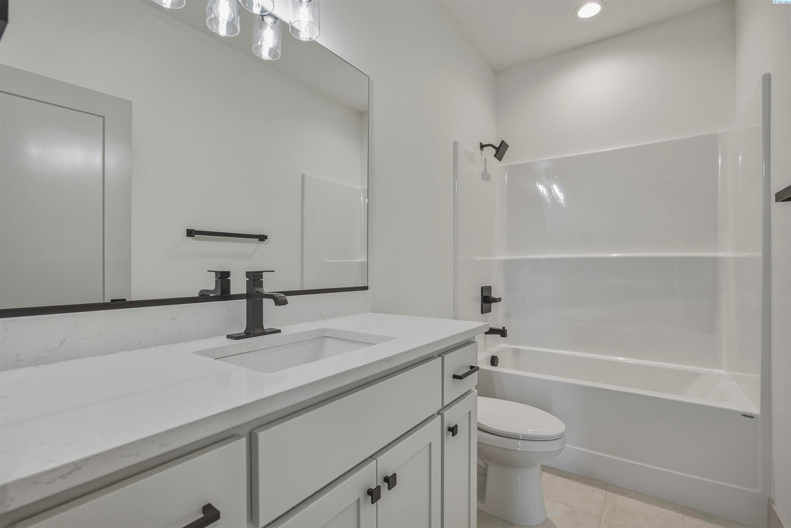 Richland, Washington, 99352, United States, 4 Bedrooms Bedrooms, ,3 BathroomsBathrooms,Residential,For Sale,2048116