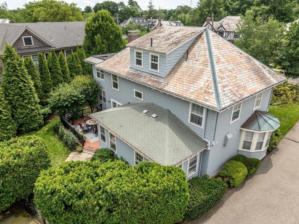 Newton, Massachusetts, 02468, United States, 5 Bedrooms Bedrooms, ,4 BathroomsBathrooms,Residential,For Sale,1942164