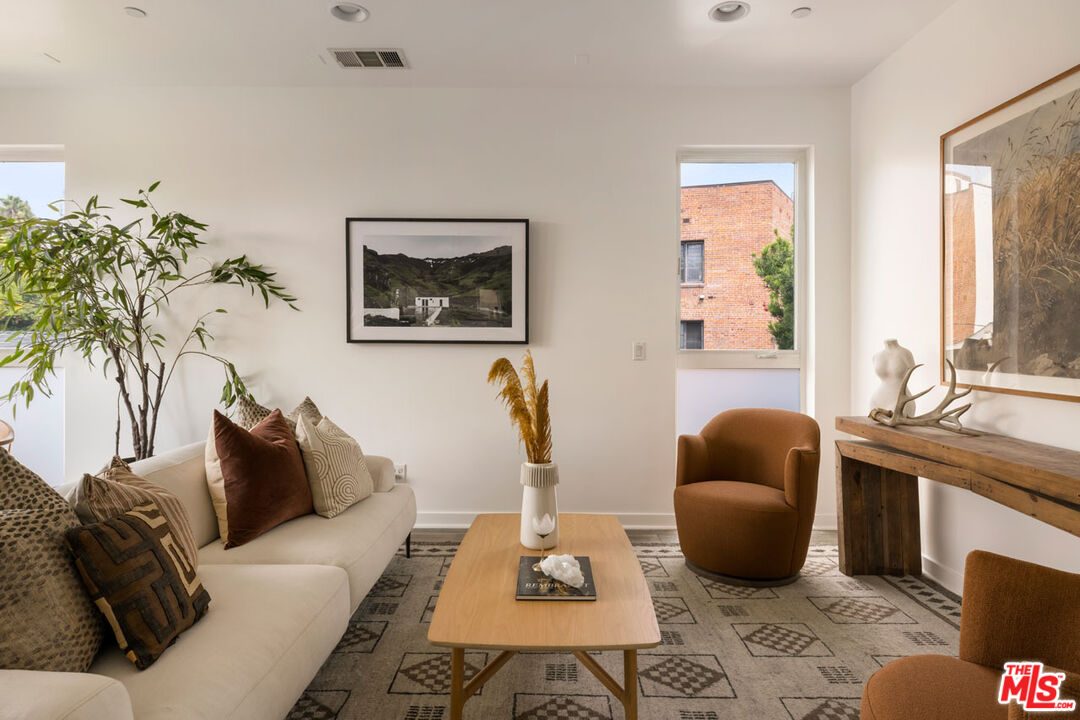Los Angeles, California, 90026, United States, 3 Bedrooms Bedrooms, ,4 BathroomsBathrooms,Residential,For Sale,1927240