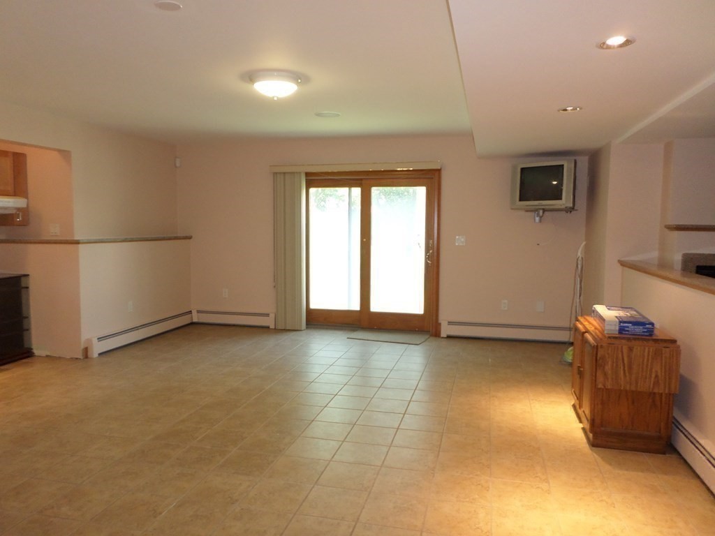 3 Twin Springs Dr Drive, Saugus, Massachusetts, 01906, United States, 5 Bedrooms Bedrooms, ,4 BathroomsBathrooms,Residential,For Sale,3 Twin Springs Dr Drive,1128926